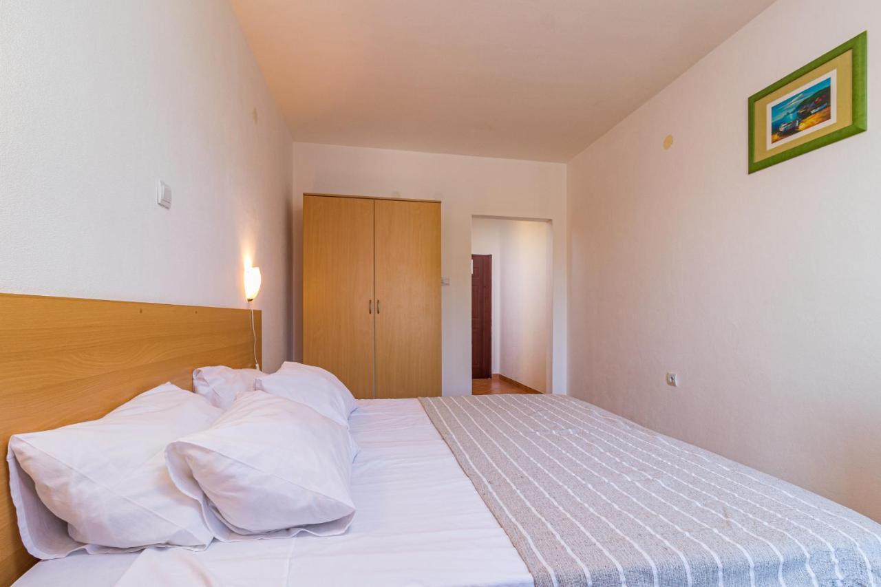 Apartments And Rooms Alenka บานโจเล ภายนอก รูปภาพ