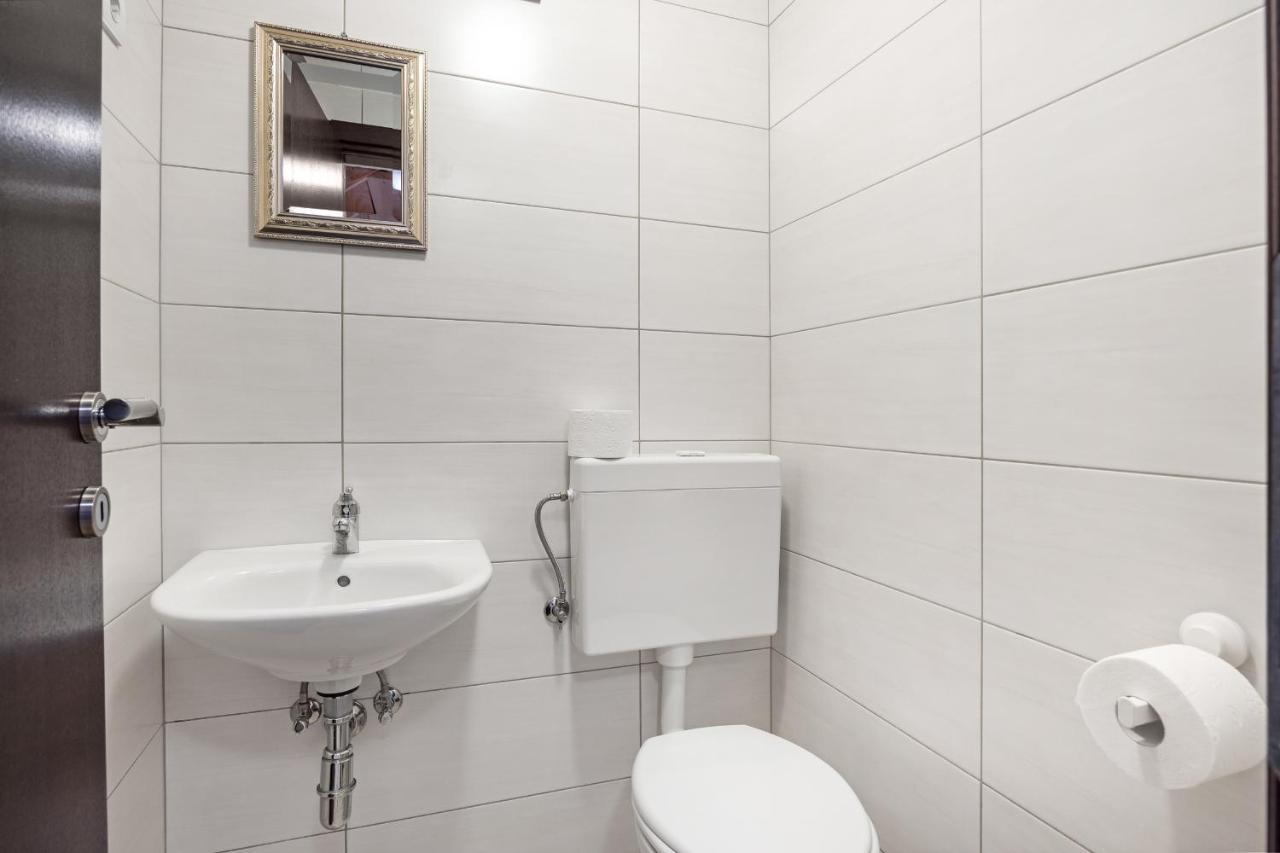 Apartments And Rooms Alenka บานโจเล ภายนอก รูปภาพ