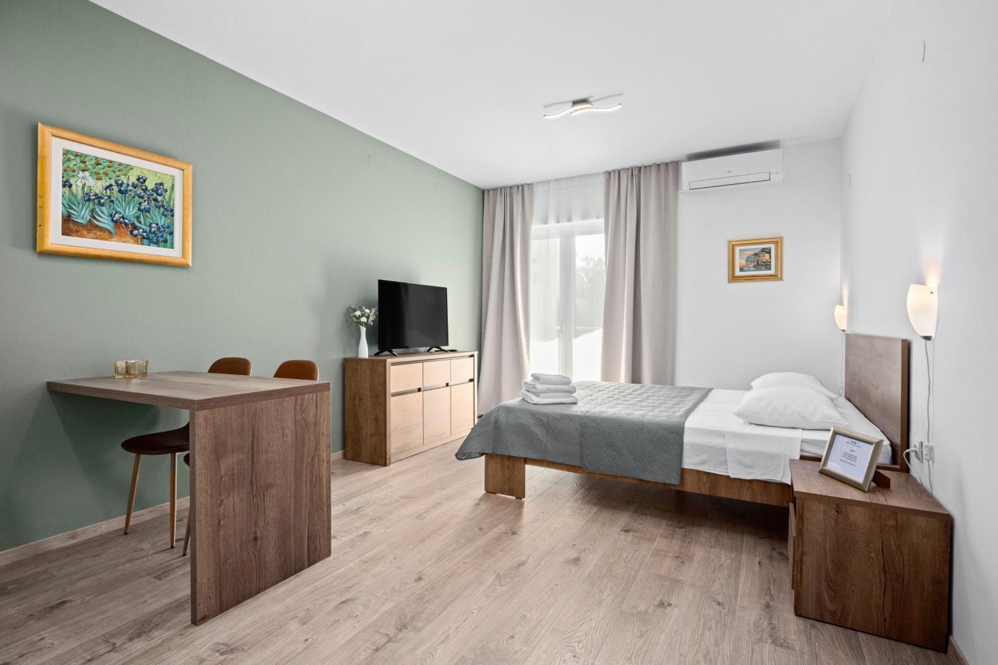 Apartments And Rooms Alenka บานโจเล ภายนอก รูปภาพ