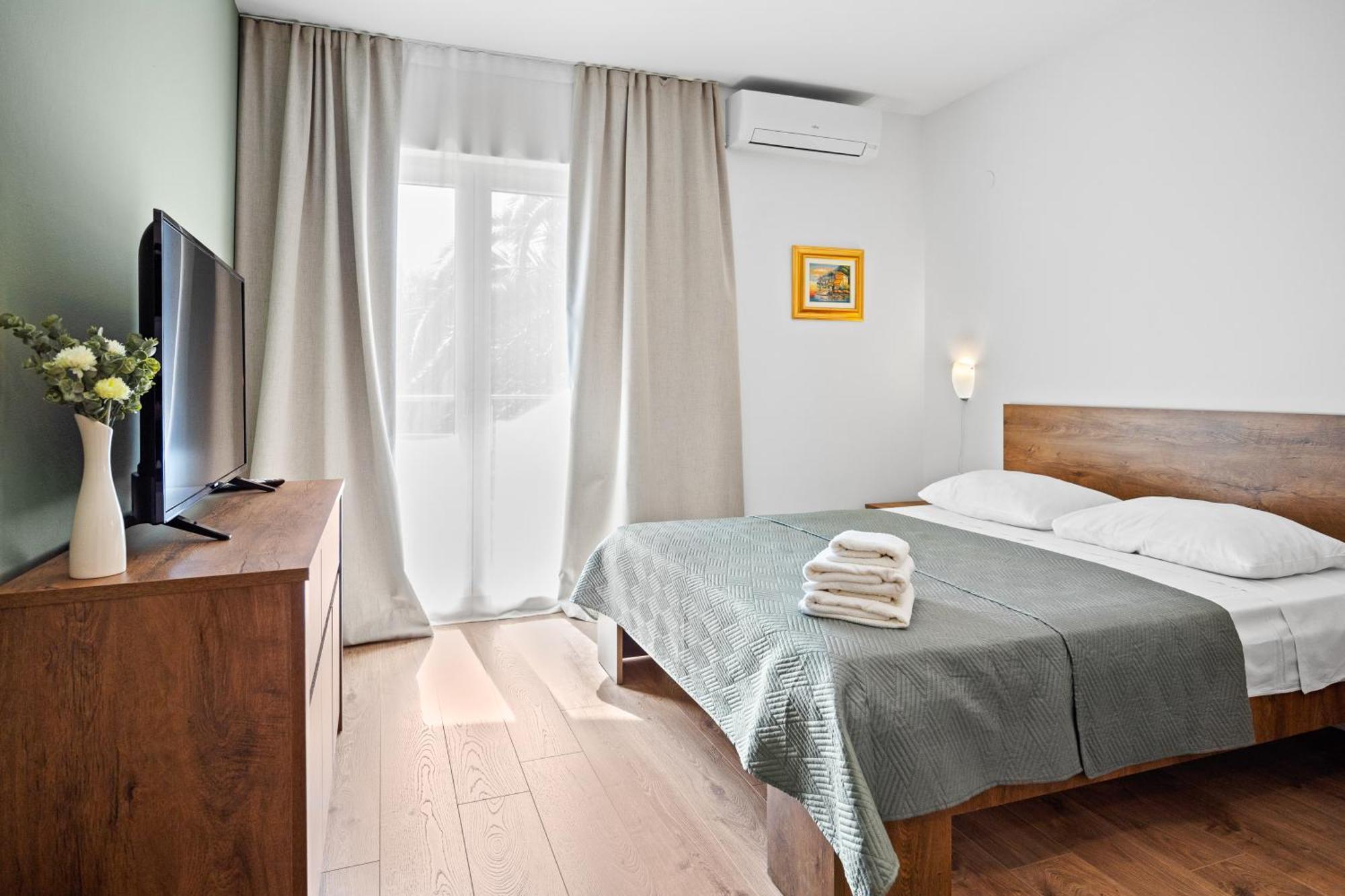 Apartments And Rooms Alenka บานโจเล ภายนอก รูปภาพ