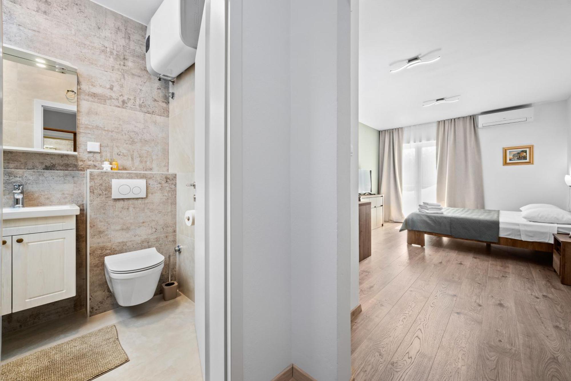 Apartments And Rooms Alenka บานโจเล ภายนอก รูปภาพ